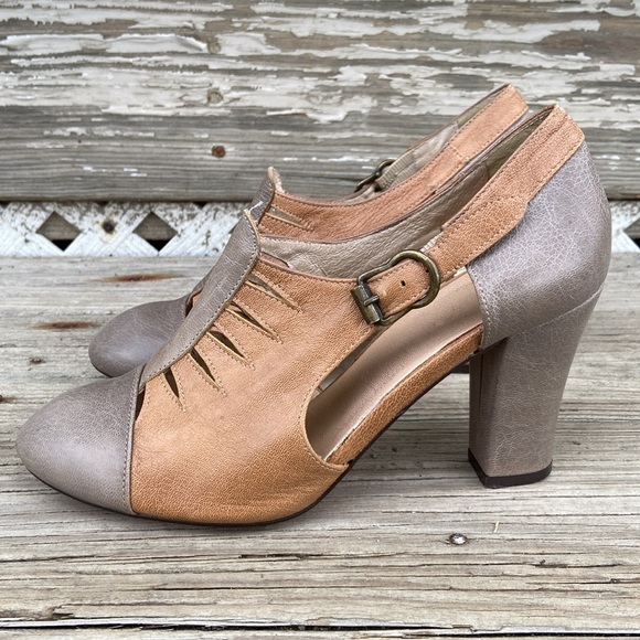 Re-Mix Vintage Shoes Shoes - Re-Mix Vintage Shoes Parkview Two-Tone Tan & Taupe High Heel Pumps Womens Size 8